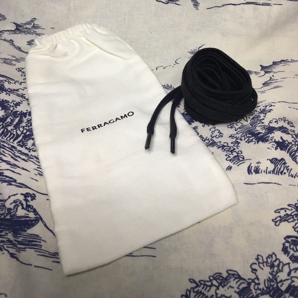 Ferragamo Black Sneaker shoe laces in white mini dust bsg